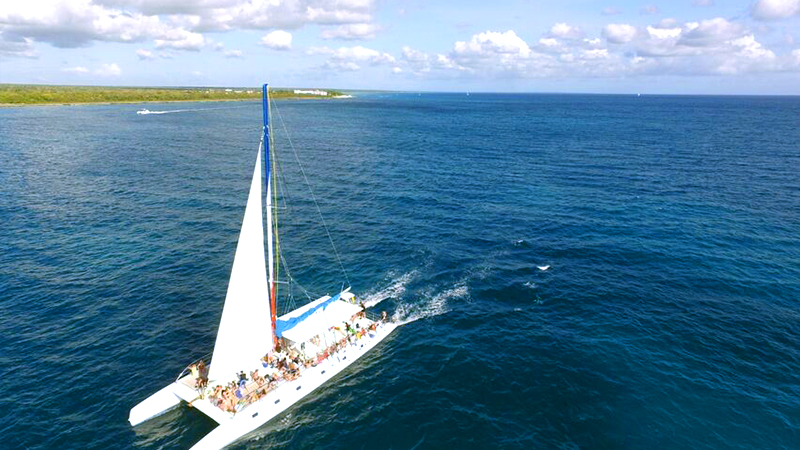 quetzal catamaran cruise prestige to saona island