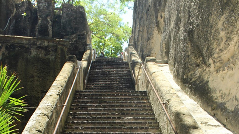 best things to do in nassau queen's staircase