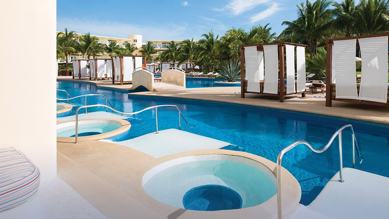 swim-up suites azul beach resort
