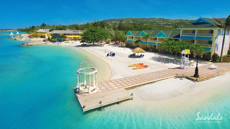 The 7 Best Sandals Resorts for Couples | pixiehoneymoons.com
